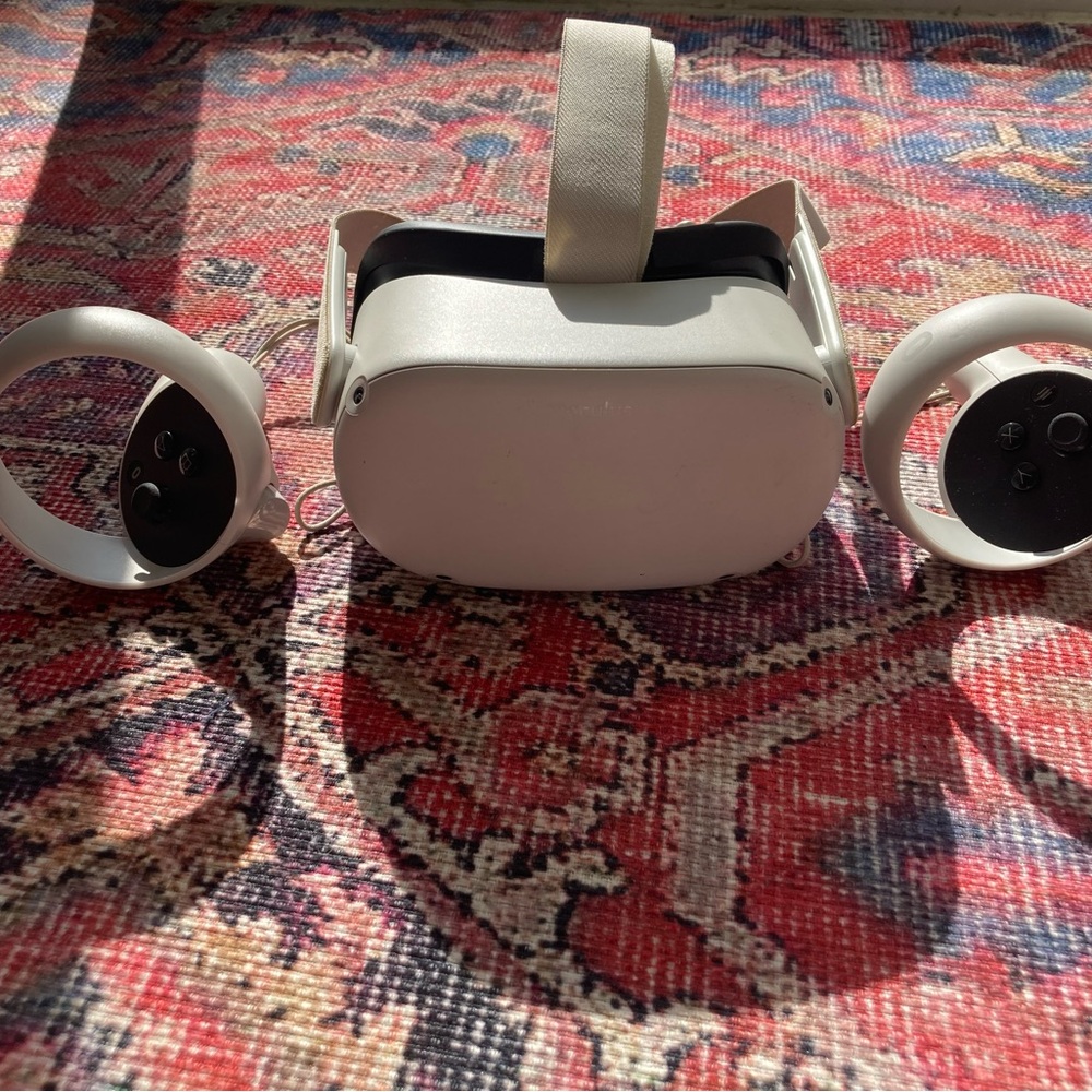 Oculus quest 2 (VR Headset with Controllers - White)